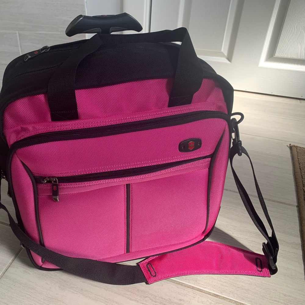 Victronix (Swiss Army) Wheeled Carry On Case